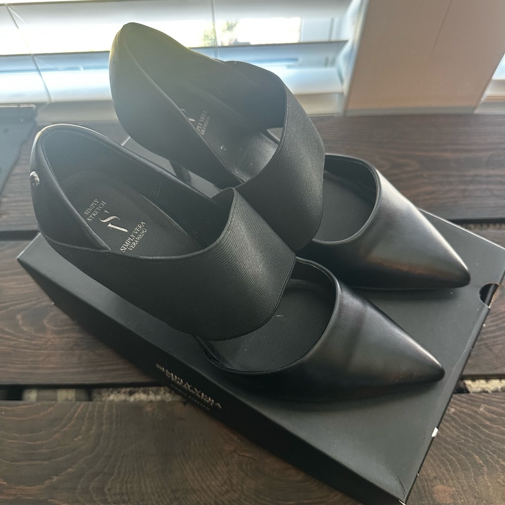 Simply Vera Wang heels size 8 in Black memory foam